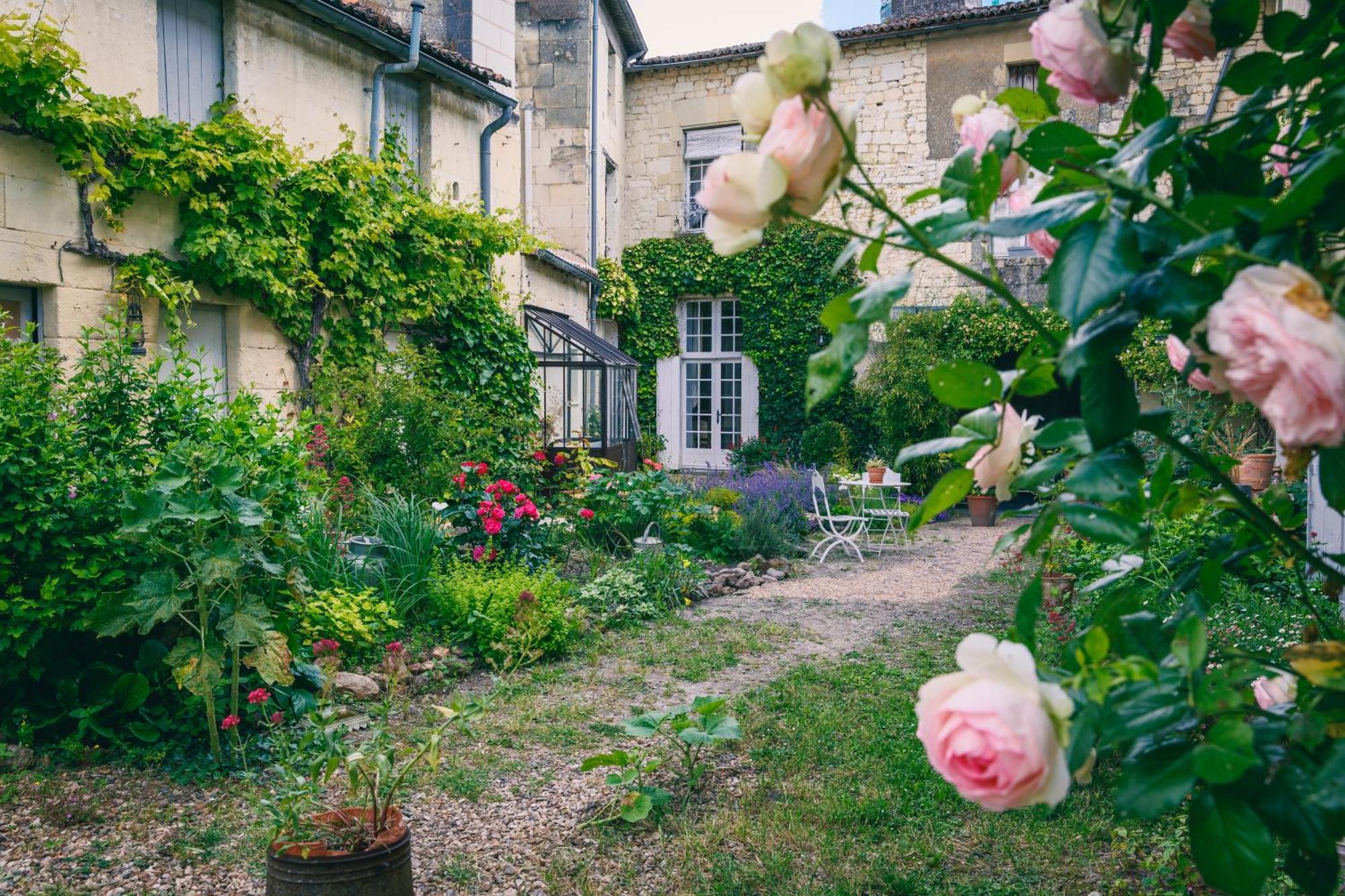 Hotel Le Prieure Sainte Croix Loudun Exterior foto