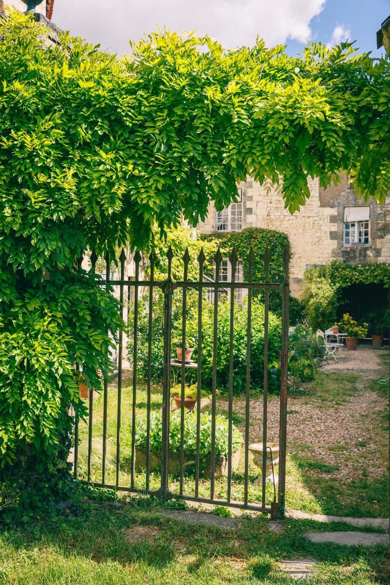 Hotel Le Prieure Sainte Croix Loudun Exterior foto