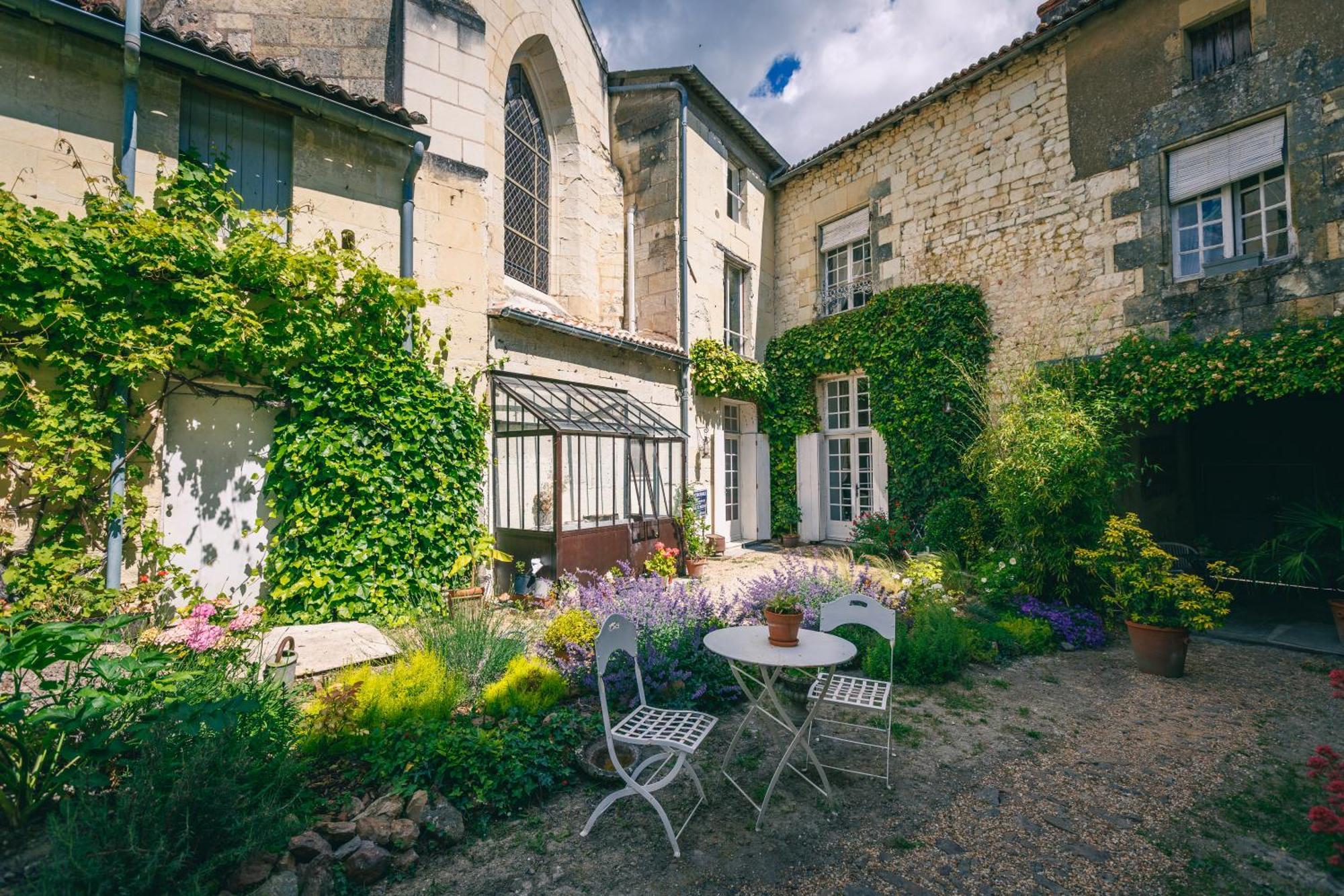 Hotel Le Prieure Sainte Croix Loudun Exterior foto