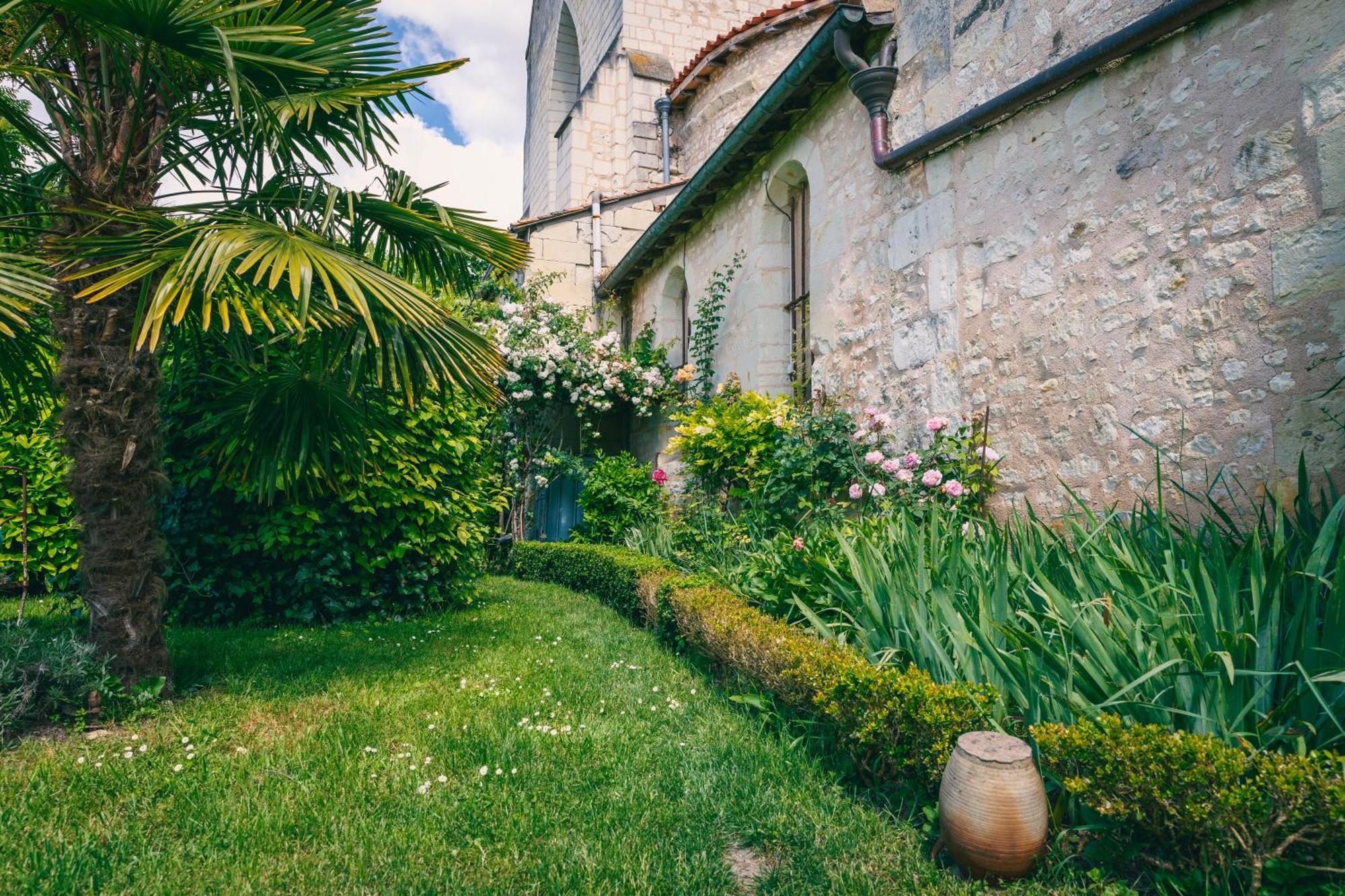 Hotel Le Prieure Sainte Croix Loudun Exterior foto